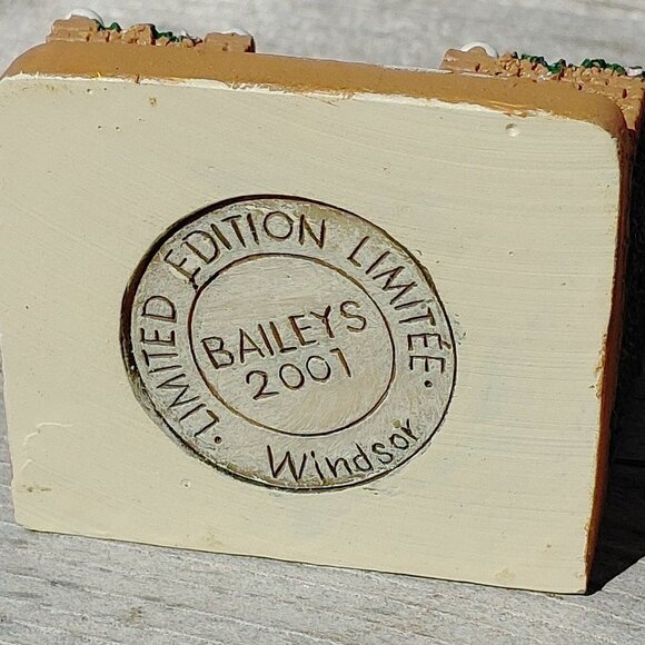 2001 Limited Edition Baileys Corner Cafe Series Windsor - Picture 3 of 3